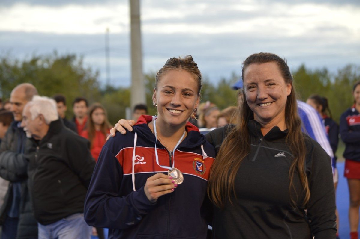 ArgFieldHockey's tweet photo. #ArgSub21🏑 @julietajankunas de Córdoba fue la máxima goleadora 🏅 en el Campeonato Argentino de Selecciones Sub 21 jugado en Rosario. ¡Felicitaciones!
•
📸 Edgardo Corrales https://t.co/txgh6VB8IC