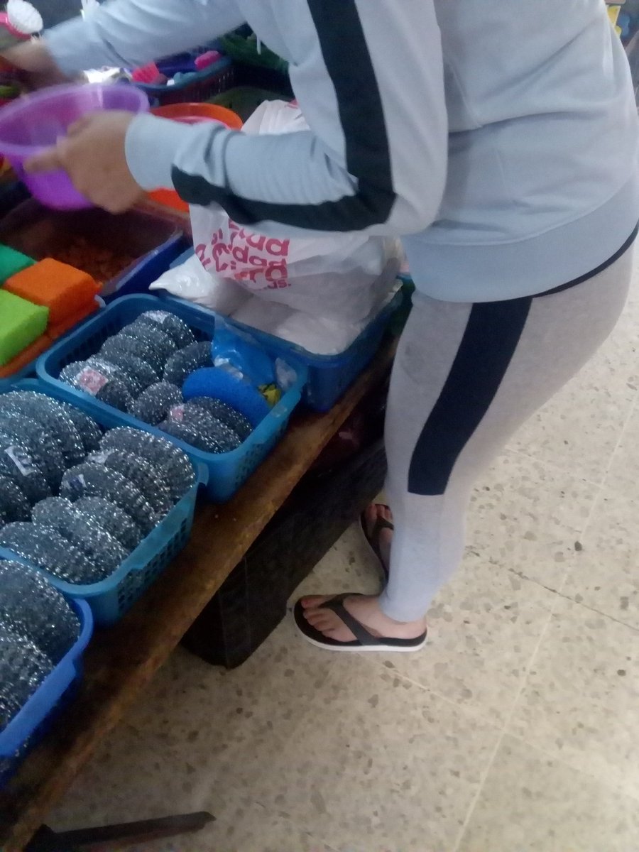 AFemeninos's tweet photo. Estos pies me los encontré en el mercado están lindos https://t.co/lH2PBmSqm1