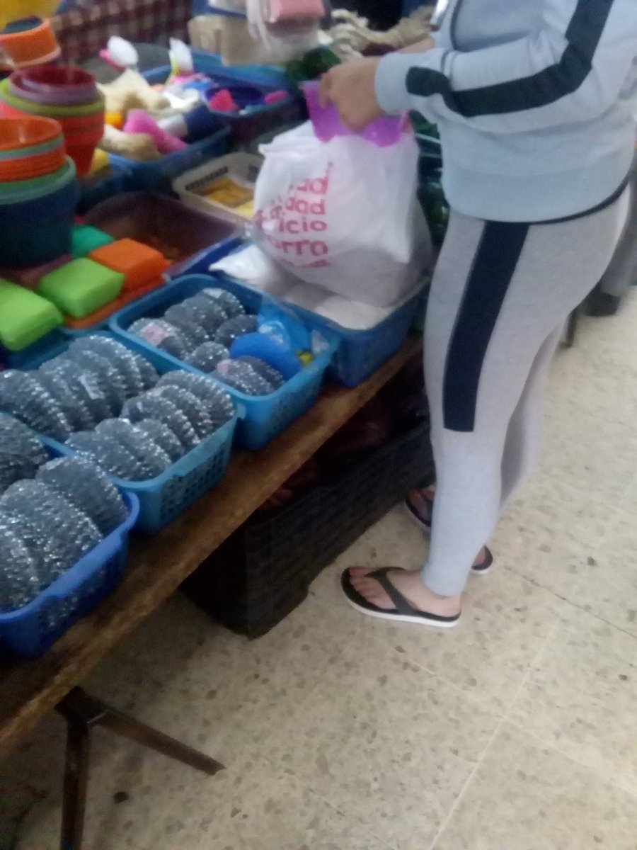 AFemeninos's tweet photo. Estos pies me los encontré en el mercado están lindos https://t.co/lH2PBmSqm1