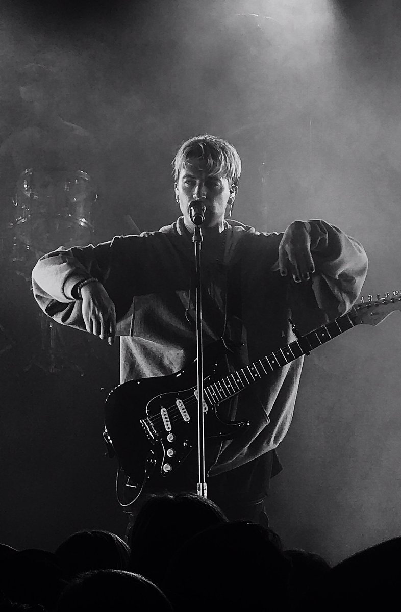 MaryCathONeil's tweet photo. i will never get over last night. music that the whole world needs to hear.

paul klein you’re an angel. @pauljasonklein @thisisLANY https://t.co/BLZH9I9yN8