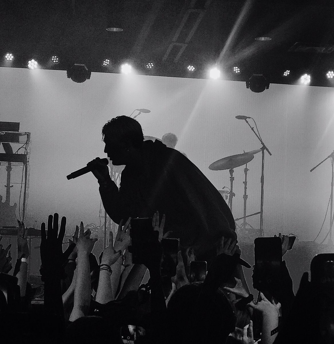MaryCathONeil's tweet photo. i will never get over last night. music that the whole world needs to hear.

paul klein you’re an angel. @pauljasonklein @thisisLANY https://t.co/BLZH9I9yN8