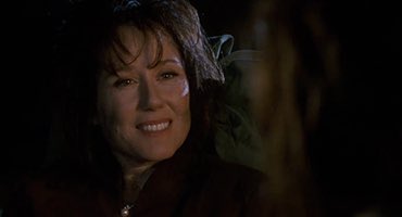 Happy birthday Mary McDonnell. I found her the only moving character in Independence Day s star-studded cast. 