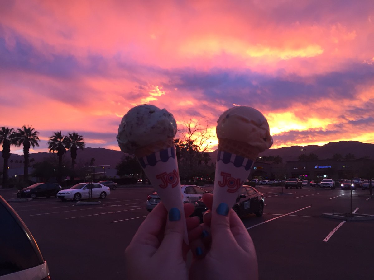 holeyscoops's tweet photo. ✨🎶😍Sunrise, Sunburn, Sunset, Repeat...Happy last day of #Stagecoach2019!!😍🎶✨
#stagecoach #festival #musicfestival #country #countrymusic #countrymusicfans #lukebryan #lukebryanfans #sunrise #sunset #sunburn #sunrisesunburnsunsetrepeat #california #palmdesert https://t.co/gVDbFxIaAO