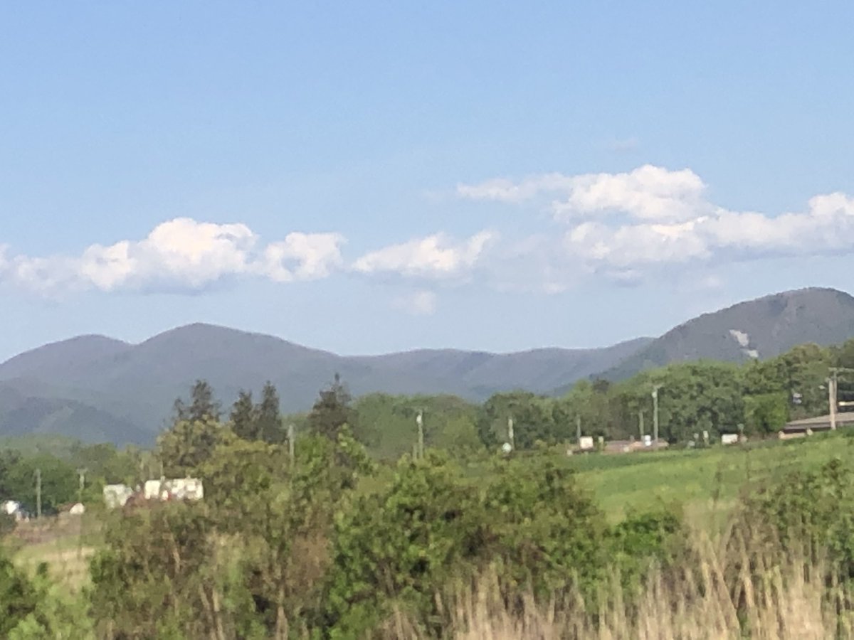 bethlzim's tweet photo. Beautiful Virginia countryside views - a rare departure from my typical city life. https://t.co/O27LjrJRFZ