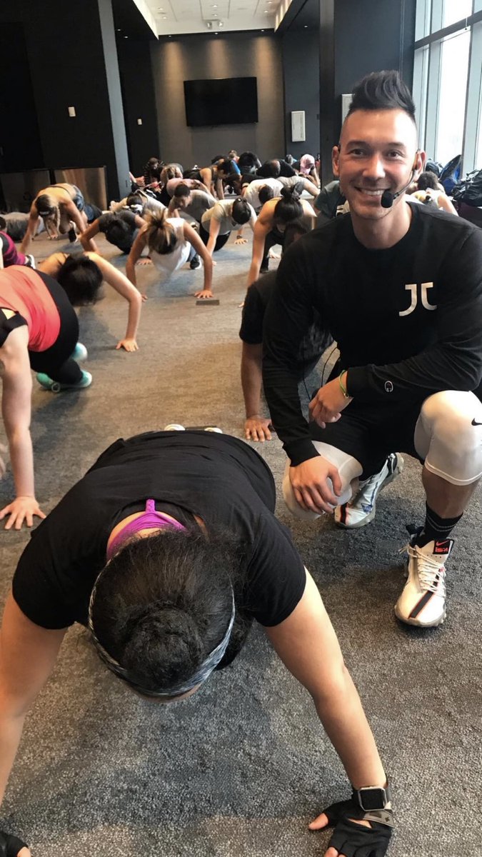 JasonnarT's tweet photo. NYC @fitbit #FitbitLocal x #ClubTran https://t.co/JcnmBJrW5z
