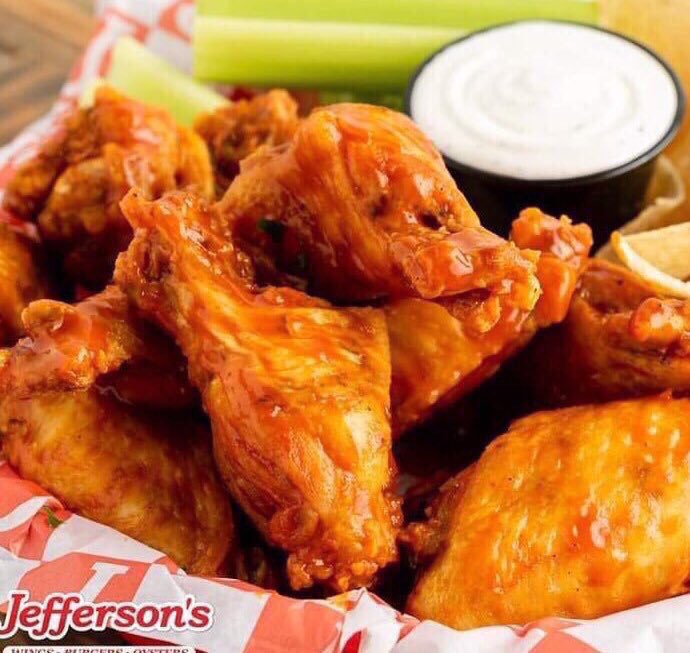 JeffersonsKU's tweet image. Retweet for a shot at Free Wings for a Year! Looking for great servers and bartenders for our new location @JeffersonsNKC. DM for deets and share with friends. We’re coming KC!