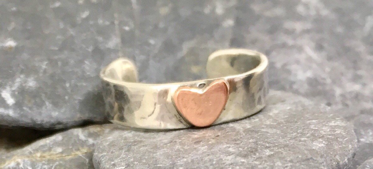 KimPatt1968's tweet photo. Handcrafted silver and copper toe ring #etsy #gift #toerring #summer https://t.co/nnTMtX5aco https://t.co/FGxVB2DUIh