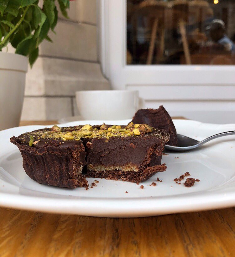 Well done to all those that ran the #londonmarathon today, raising money and awareness for some amazing charities! 👏🏼🏃‍♀️ Our chocolate pistachio tart makes for the perfect post-run recovery 😝