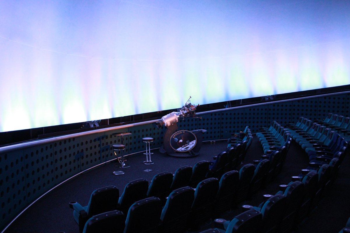 3DCreative3D's tweet photo. Great to meet Rick Armstrong, son of Neil, yesterday while setting up my #Apollo model @spacecentre for Q&A + #firstmanmovie In reference to mythical sun god Apollo, the remodelled stand features 32 solar flares/rays, one for each Apollo astronaut. #Apollo50 @Space_Lectures https://t.co/FvVGoKpBSI