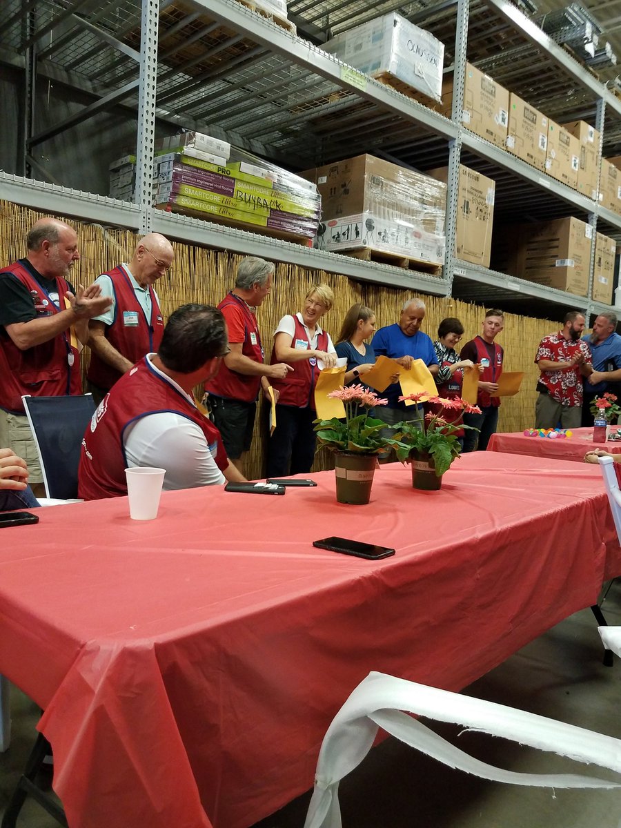 lowes_SWFlorida's tweet photo. Congrats to the amazing TEAM at Lowe's store 2727 in North Port, FL. This TEAM is legendary! 2-time, back-to-back winner in customer service and sales performance!  #Lowe's #Myloweslife #CustomerService #NorthPortFL #employeeengagement https://t.co/jXx8MAqMP1