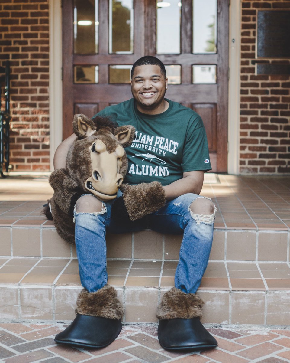 anthonywillll's tweet photo. Yeah, I'm gonna take my horse to the old town road I'm gonna ride 'til I can't no more
•
•
•
no, I wasn’t the mascot😂
#classof2019
#2019grad #seenatpeace #wpu #graduate #WPU #wpugrad2019 https://t.co/NJ5PGNEdDR