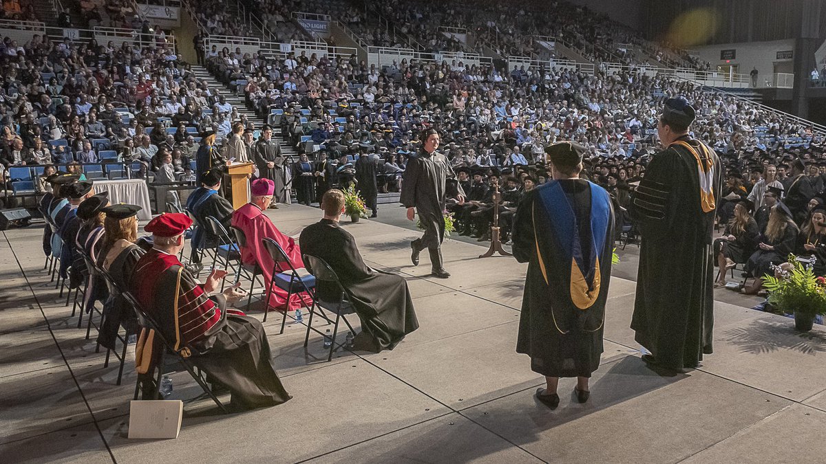 umary's tweet photo. Here’s to you, Class of 2019! 🎓🤗 #UMaryGrad19 #LifeatMary https://t.co/4gW2cXsYqb