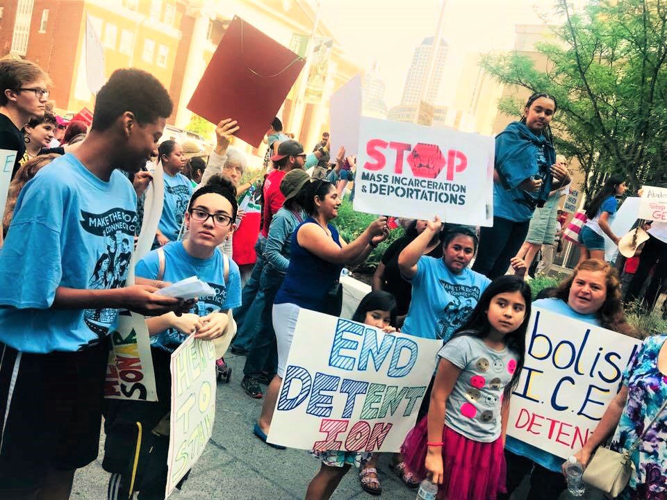 MaketheRoadCT's tweet photo. #MayDay is day of protest and celebration 📢🗣🎊 of the people that work to make our country strong - workers, immigrants ✊🏽✊🏽✊🏽 
Join us as we take to the streets on May 1st! 💪💪💪
✅ #Hartford @ 12pm: https://t.co/Z6j8e6b9GX
✅ #Bridgeport @ 4:15-7pm: https://t.co/N0fs9CGIDu https://t.co/Sc6R58jPHQ