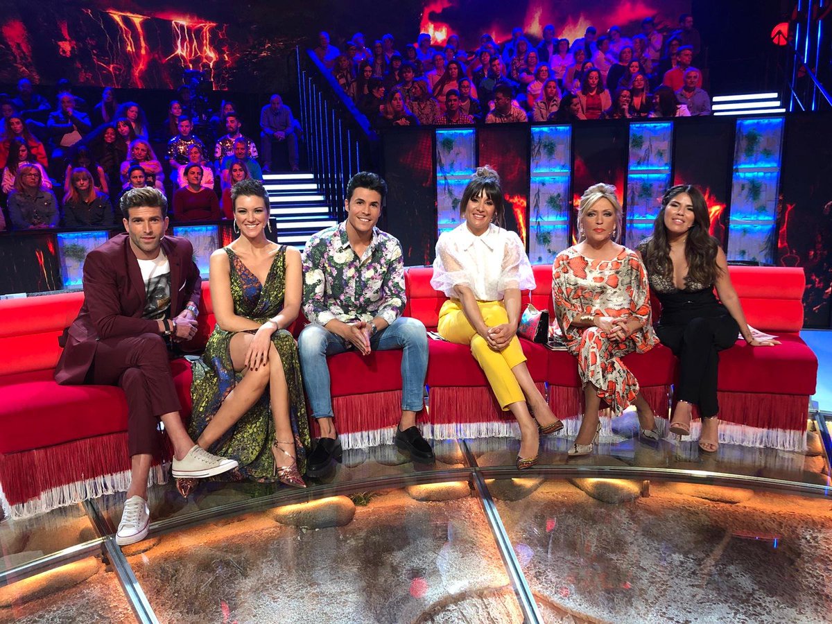 Nuestros colaboradores no se están dejando nada en el tintero ¿Con quién estás de acuerdo esta noche? 🤔 mdia.st/directo5  #ConexiónHonduras1