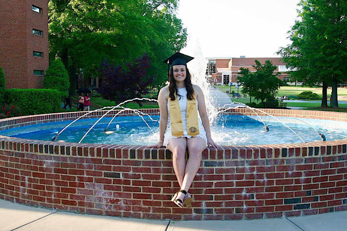 JordanTanavage's tweet photo. I’m about to graduate from COLLEGE😳 https://t.co/RdIfWZZPOt