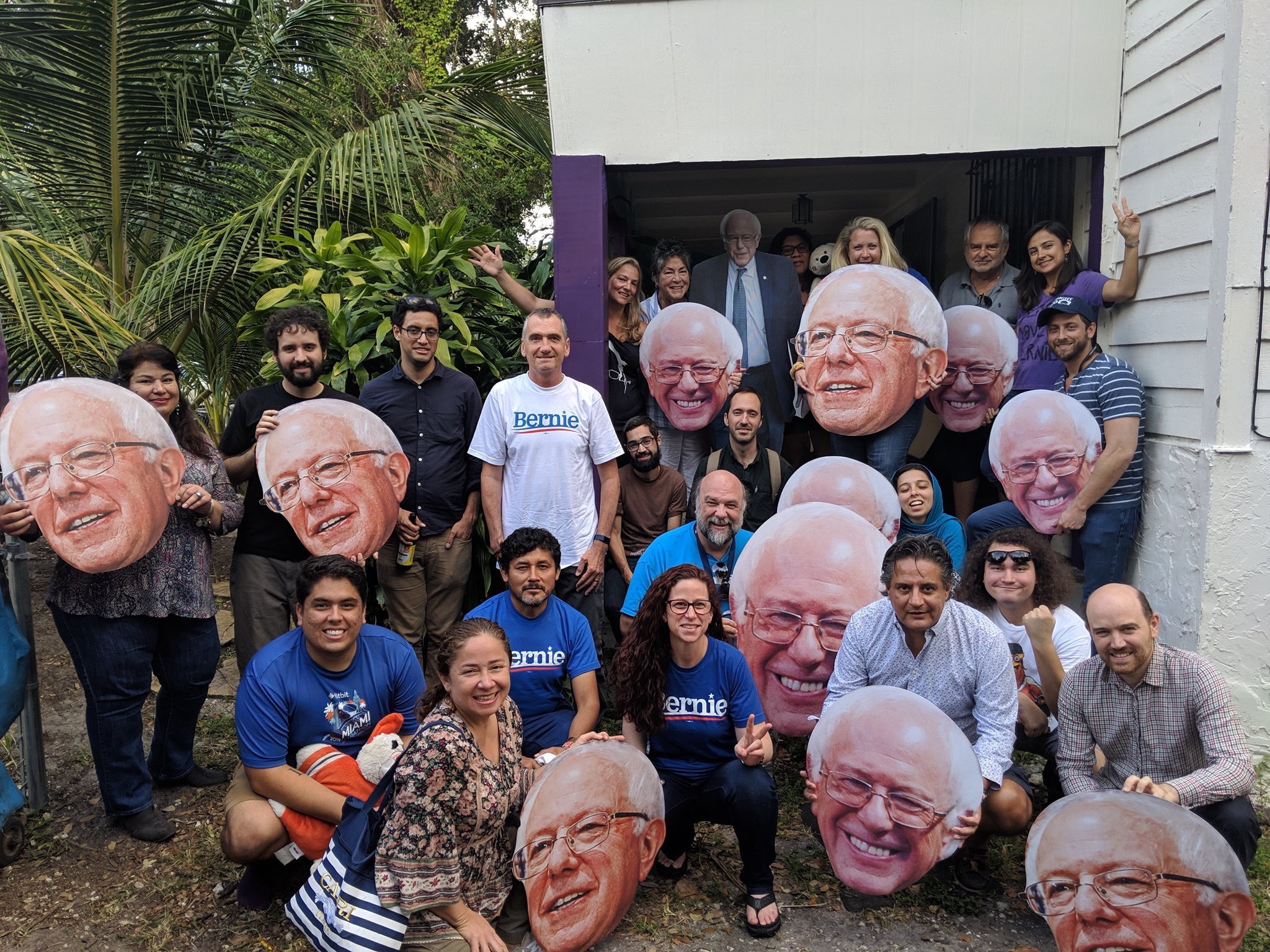 D5RoNusWkAAySaG?format=jpg&name=large