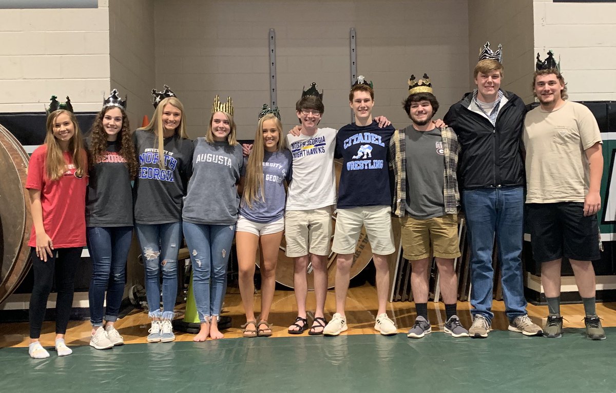 IBTrojans's tweet photo. NH Yearbook Day 2018-beauties &amp; beaus https://t.co/dJHQIbNYBs