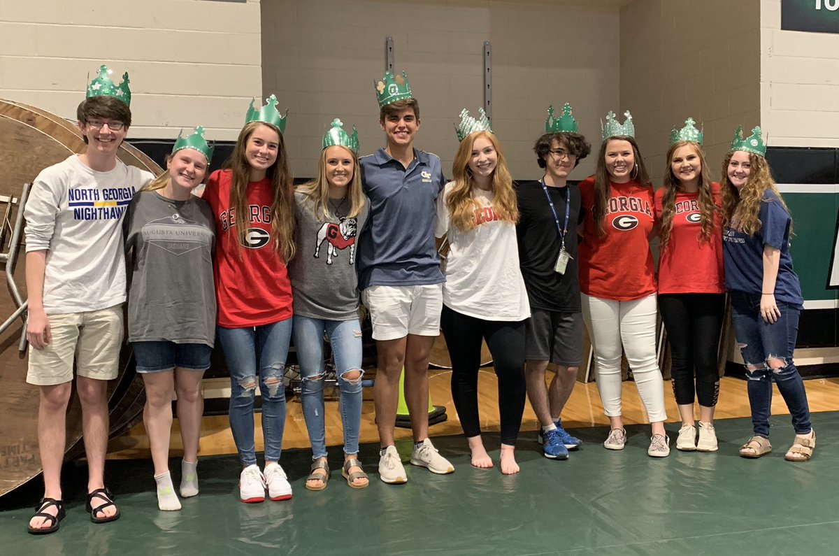 IBTrojans's tweet photo. NH Yearbook Day 2019-Outstanding Seniors https://t.co/B8EIbVp0Zc