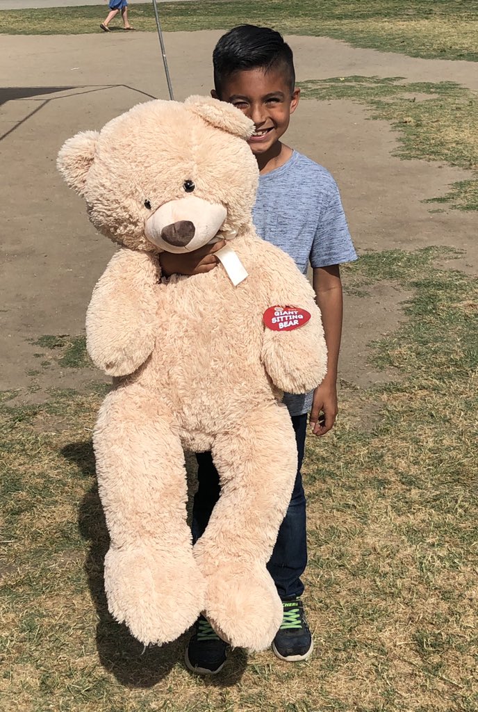 jillsstokes's tweet photo. Fun day at Diá del Niño at Olive St. School. Second grade wants to thank Kona Ice for making our job so easy. Congratulations to my student and his very big new friend. #olivepride https://t.co/aRs4VZzRE6