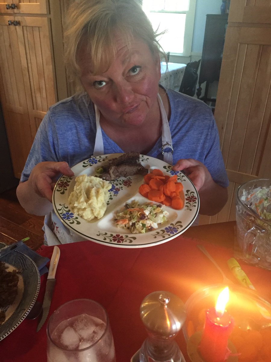 DrakeMeaney's tweet image. My mom is THE coolest person I know #GameofThrones