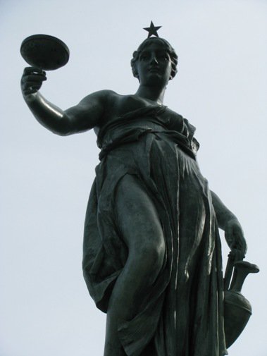 InspiredChicago's tweet photo. Chicago's statues are talking! If you haven't had an opportunity to visit the statues and find out what they're saying, there's still time. They'll be talking through 2020! Find out which are statues are talking at https://t.co/HzL46OReae. #StatueStoriesChicago https://t.co/2t8dpgFMqB