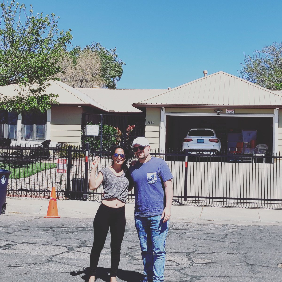 Hoy hemos estado con Walter White... Jjajajaa😂😂😂😂😂🎸🎸🎸🌏🌏🌏

#breakingbad #walterwhite #albuquerque #flamencosporelmundo #eeuu🇺🇸 #guitarras #guitarraflamenco #guitarristas