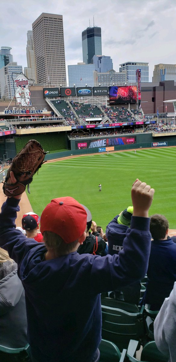 Baseball moments are some of the best moments. #everymomentcounts <a href="/Twins/">Minnesota Twins</a>