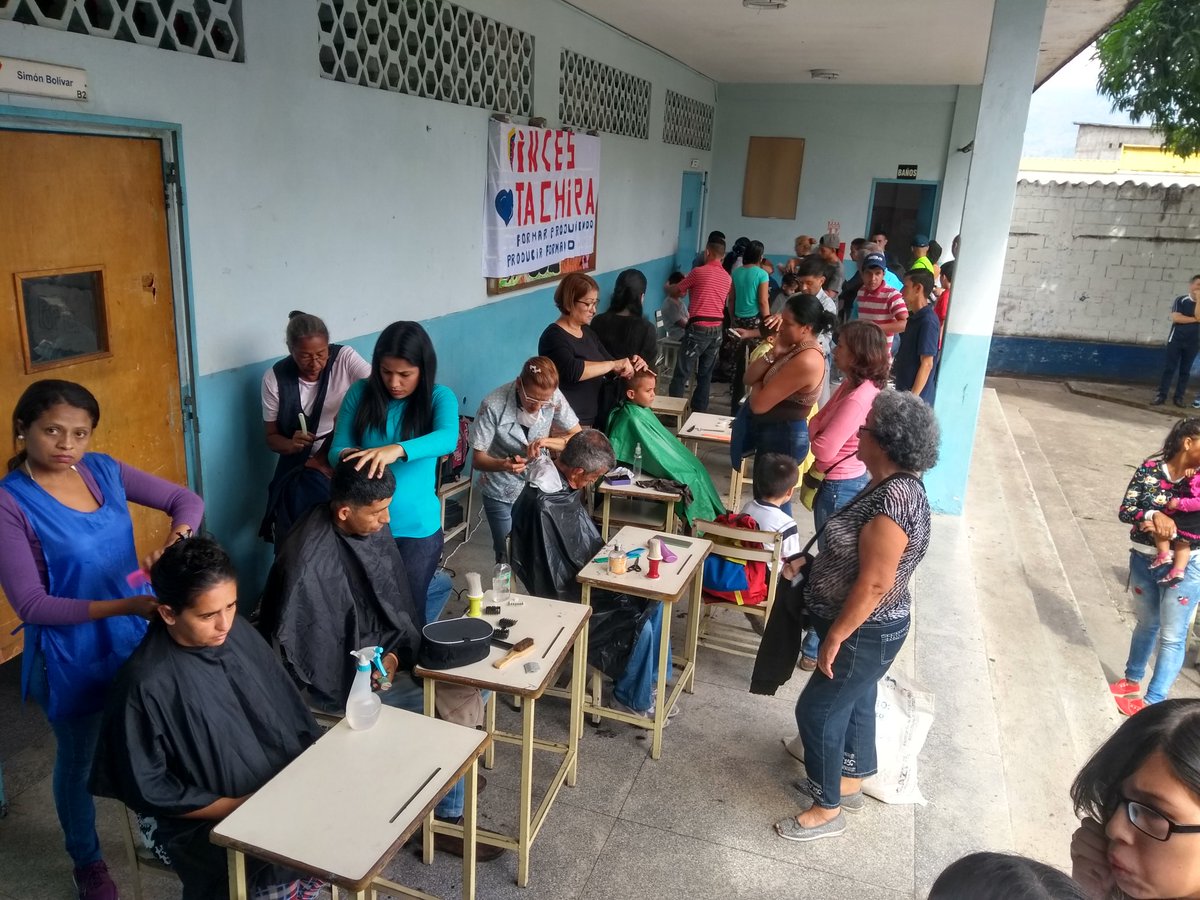IncesIndustria's tweet photo. Jornada social en la escuela de la Concordia. Inces Táchira presente con el Protectorado del Estado Táchira y gabinete social. Leales siempre! Traidores nunca! https://t.co/ktFpENFH1s