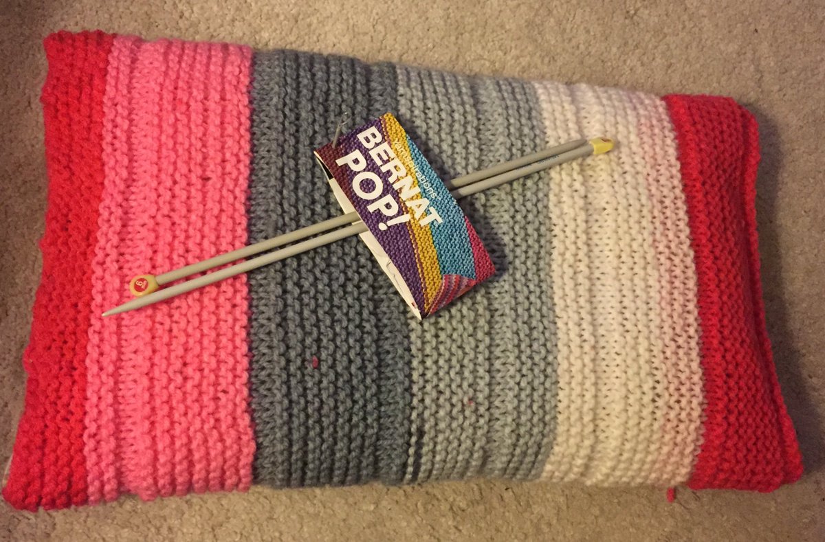 anniean39693586's tweet photo. #oneballKnit #yarnspirations ♥️ #BernatPop ! #smallblanket or #scattercushioncover https://t.co/6fg698ifvU