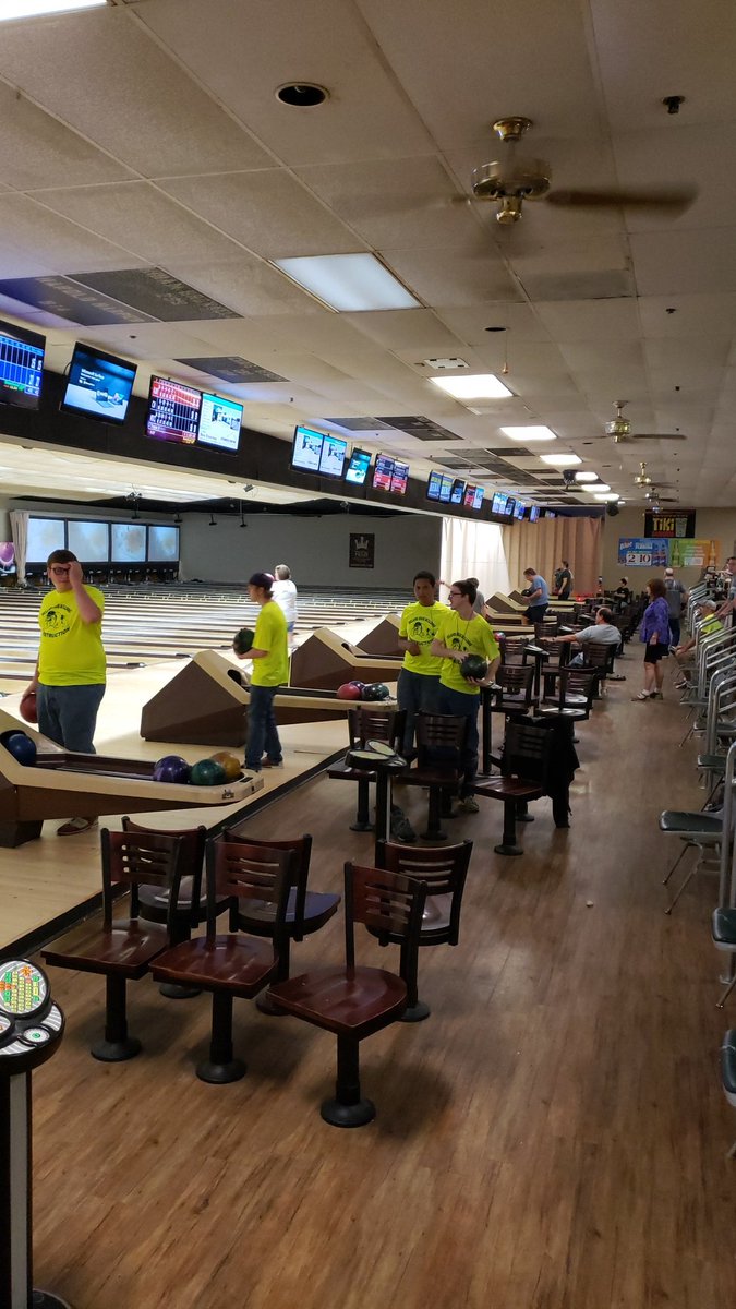 Bulldogconstruc's tweet photo. Come support your BULLDOGS.  Sunshine lanes DeLand 3 games $12.  Coupon books $25 each or 2 for $40  till 9pm https://t.co/oESQrvtEHZ