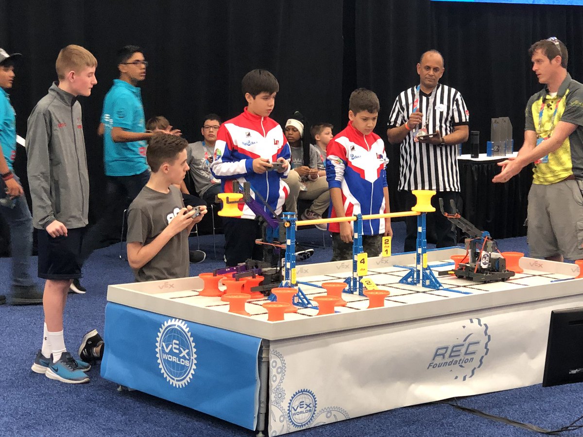 TechEdRocks's tweet image. Snow in WI this morning but off to good start in KY, but nice start day 1 match with Paraguay @hssdbv #VEXworlds