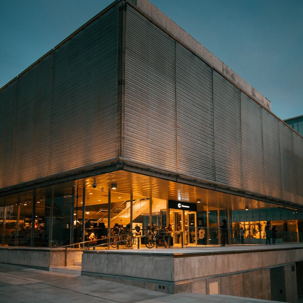 ÚLTIMAS HORAS! Aún estás a tiempo de venir al #37FCIU 🎬 la última función comienza a las 22:25 hs. Vení a ver ❤️. Entradas e información en https://t.co/AMdcw4E39C 🎥 #VivíElFestival