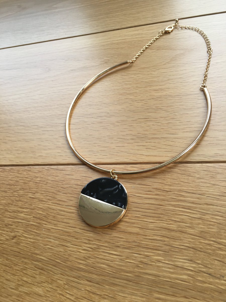 BlingKingSHOP's tweet photo. Modern Gold Circle Pendant necklace with Black Marbled Acrylic Statement Piece 
£19.95
➤ https://t.co/C3wApxfMPm https://t.co/fNhjEuv9ux