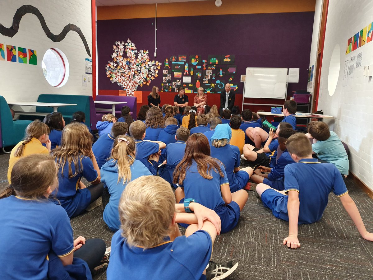 GiralangPrimary's tweet photo. Terrific to hear from UCHSK Principal Dan Mowbray and past @GiralangPrimary students today about the 2019 Open Night and what to expect when you begin at high school. #pathwayschool #publiceducation #yourjourneystartshere @ACTEducation @danmowbray https://t.co/uTjwHpUO9A