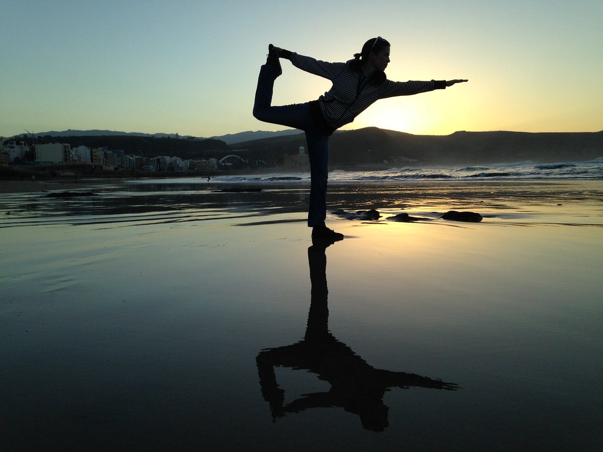 YoguiMariaM's tweet photo. Postura del Señor de la Danza - Natarajasana .Una de las #posturas más icónicas del #yoga, la cual requiere de gran equilibrio. También conocida como la Postura del Bailarín.
#yoga #yogagirl #YogaGirlS #yogateacher #yogui https://t.co/Nn0525E4D1