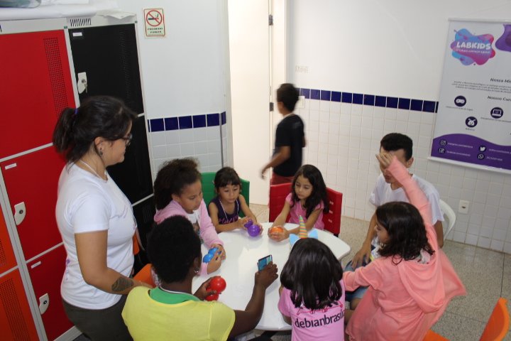 O <a href="/flisoldf/">Flisol_DF</a> arrebentou com a ideia do FLISOlZINHO. Olha a criançada feliz.