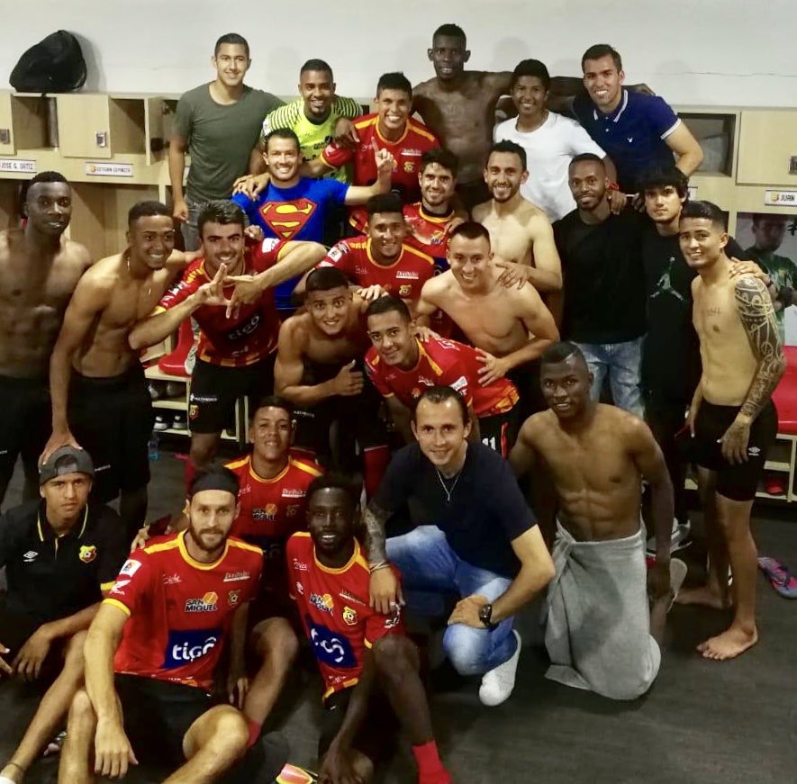 Enorme esfuerzo de equipo y afición para clasificar 💪💪💪Vamos con todo, con fuerza, unidos #Semifinales #DaleDuro 👊⚽️