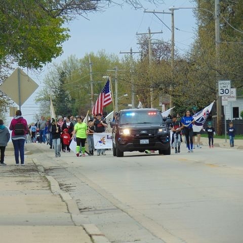 815life's tweet photo. They paraded all the summer athletes of baseball and softball today in LaSalle https://t.co/SDgOAbNkaM