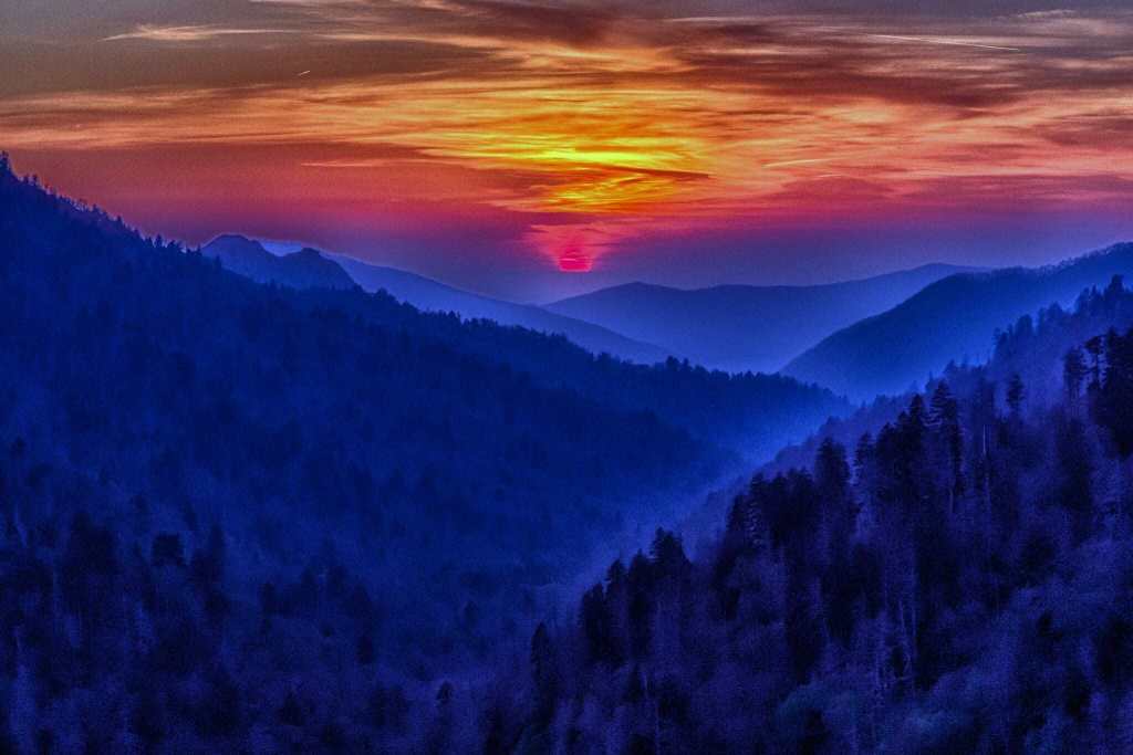 bibisadventures's tweet photo. 16 Instagram Worthy Photo Spots in Great Smoky Mountains National Park #gsmnp #smoky-mountains #sunset #sunrise ##photoop #instagram #landscape #travel #nationalpark #bibisadventures https://t.co/yBNqbD3Ilh https://t.co/rPJZvYmELI