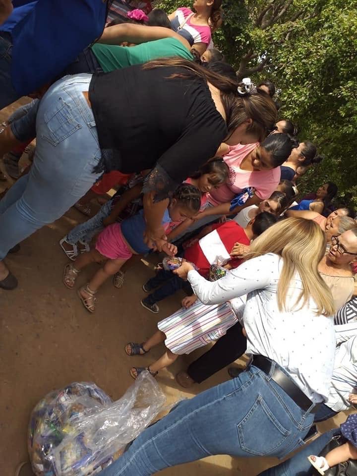 RoxanaRubioVal2's tweet photo. Festejando a los niños y saludando a mi gente de la localidad de Cubiri de Portelas en el Municipio de Sinaloa.

#RoxanaRubio #PartidoAcciónNacional https://t.co/f4LeDVWAku
