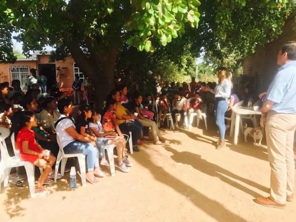 RoxanaRubioVal2's tweet photo. Festejando a los niños y saludando a mi gente de la localidad de Cubiri de Portelas en el Municipio de Sinaloa.

#RoxanaRubio #PartidoAcciónNacional https://t.co/f4LeDVWAku