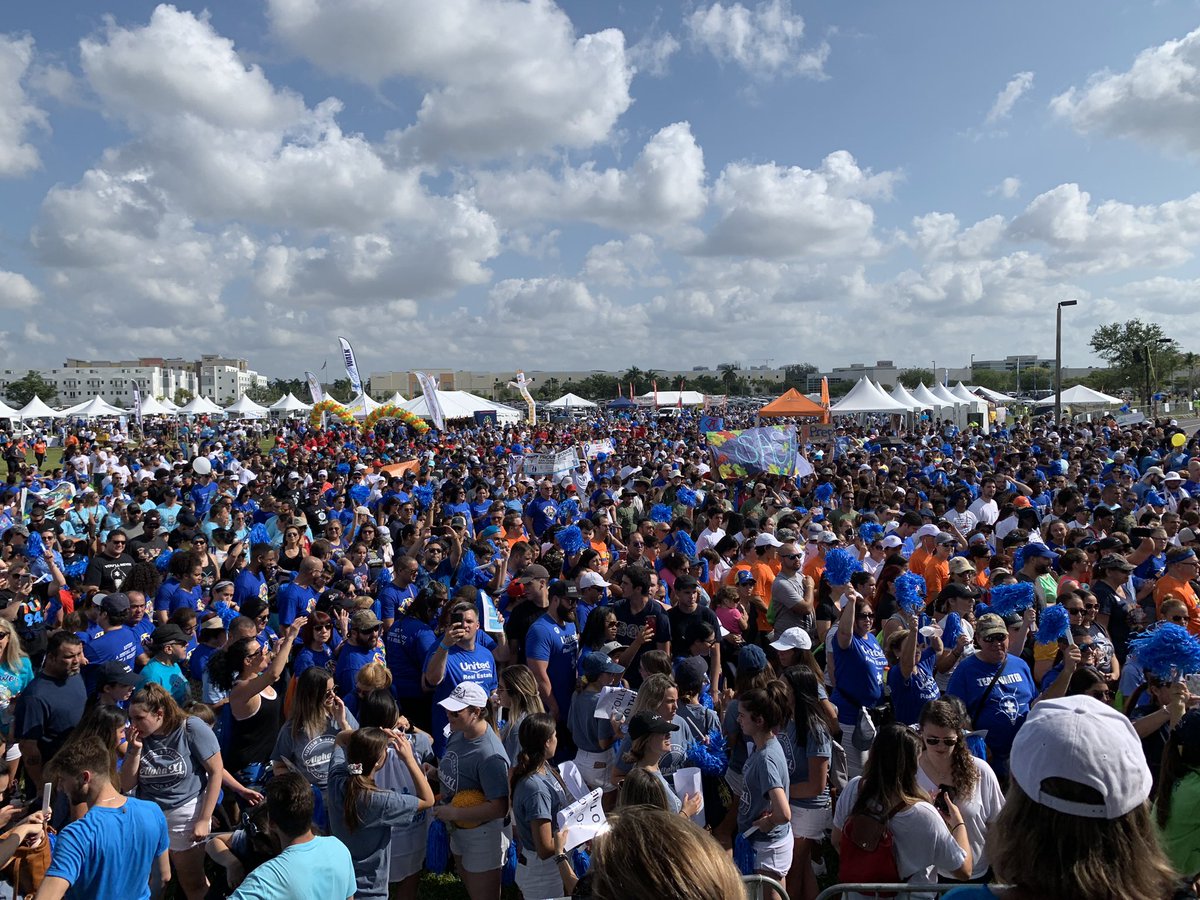 commishbermudez's tweet photo. Another great @autismspeaks walk in our Doral Central Park! What an honor to support this cause and to have it in our city. Thank you to all who came out to join the thousands who attended, and congrats to this year’s honorary chair, Vice Mayor @doralcmariaca 🧩 #doralproud https://t.co/ZdYh1svpRU