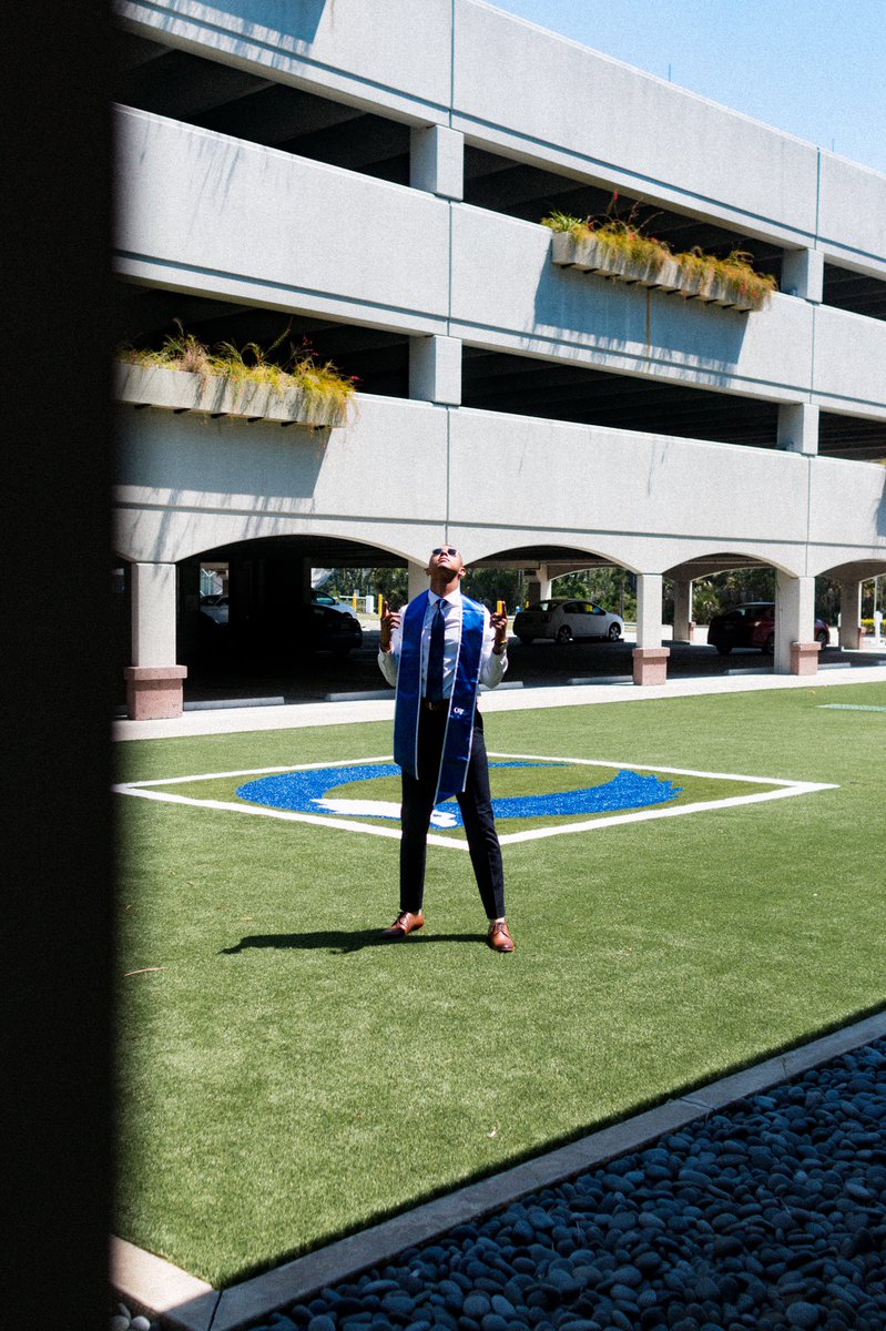 gferr_'s tweet image. It’s grad szn