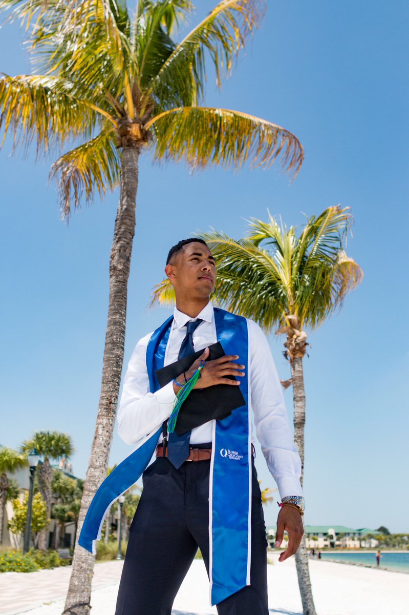 gferr_'s tweet image. It’s grad szn