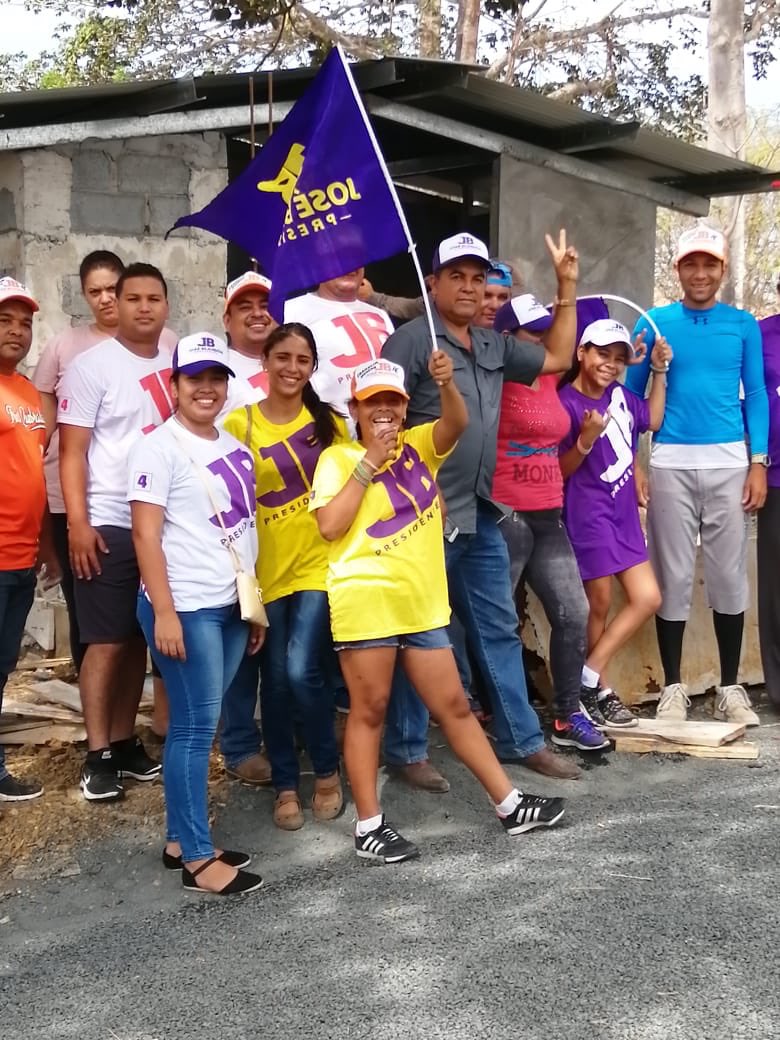 AMEG19's tweet photo. Franklin Moreno Tres Quebrada de Los Santos Construccion de una garita de la Cruz #10000BuenasAcciones #CierreDistinto @BlandonJose #CambioProfundo #BlandonPresidente #NuevaConstitución #AdultosMayores120alos65 #Aumentará150alos65 https://t.co/ENVZELwb5i