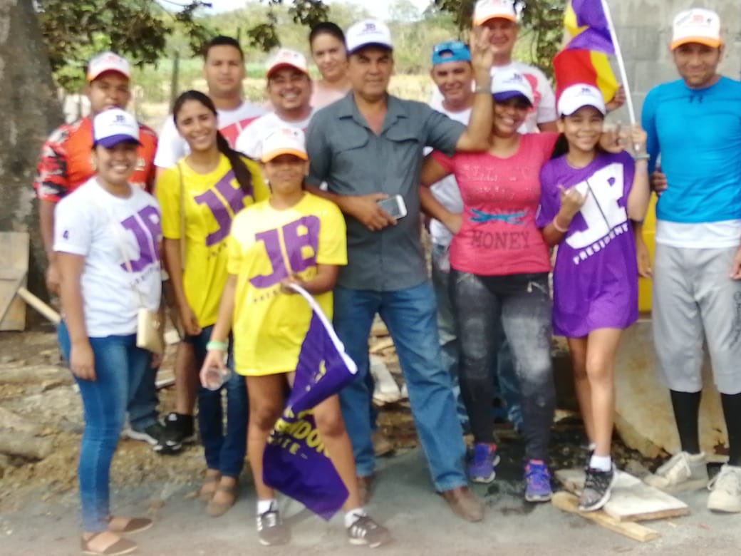 AMEG19's tweet photo. Franklin Moreno Tres Quebrada de Los Santos Construccion de una garita de la Cruz #10000BuenasAcciones #CierreDistinto @BlandonJose #CambioProfundo #BlandonPresidente #NuevaConstitución #AdultosMayores120alos65 #Aumentará150alos65 https://t.co/ENVZELwb5i
