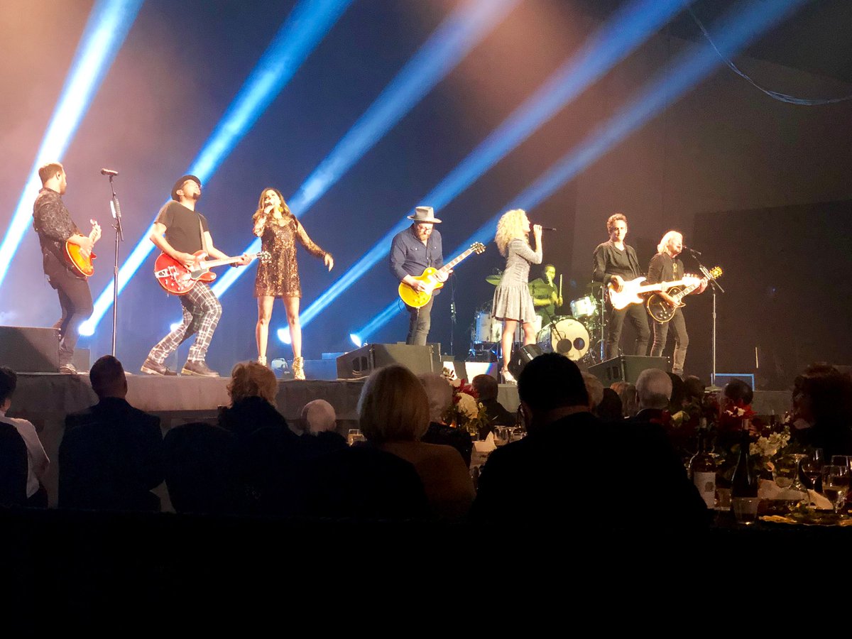 JenniferWalshPR's tweet image. Wow! @CSETXFoundation did it again with an incredible fundraiser including a performance by @LittleBigTown. The Civic Center was transformed into an elegant wonderland. So glad to be able to join my husband @pbergen2000 and the @12NewsNow team for another great night.