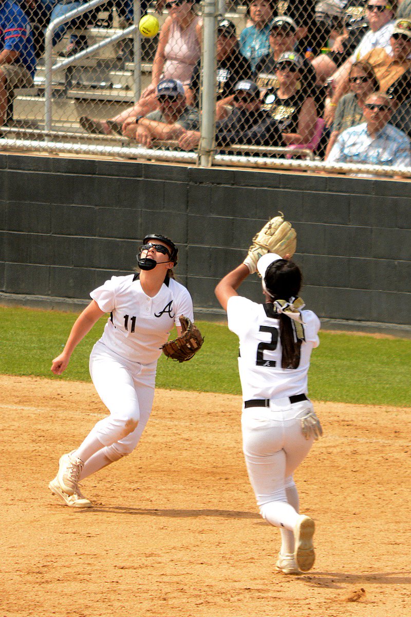 DPYoungblood's tweet image. Check out the full 38-image slideshow from Abilene High's 18-0 win over Arlington High by clicking the link below:
#BigCountryPreps #AbileneHighEagles @Eagle_Softball1 

bigcountrypreps.com/2019/04/27/pho…