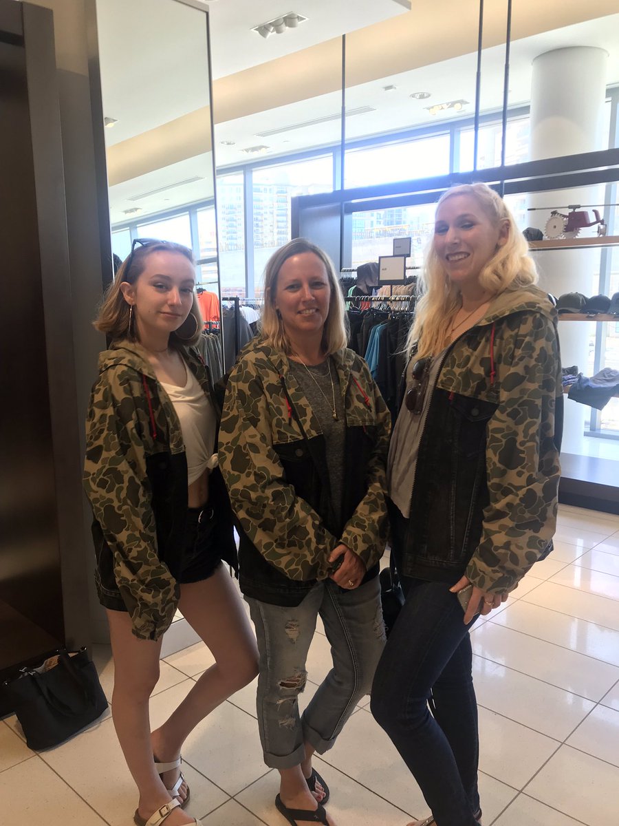 Heidi802 tweet media