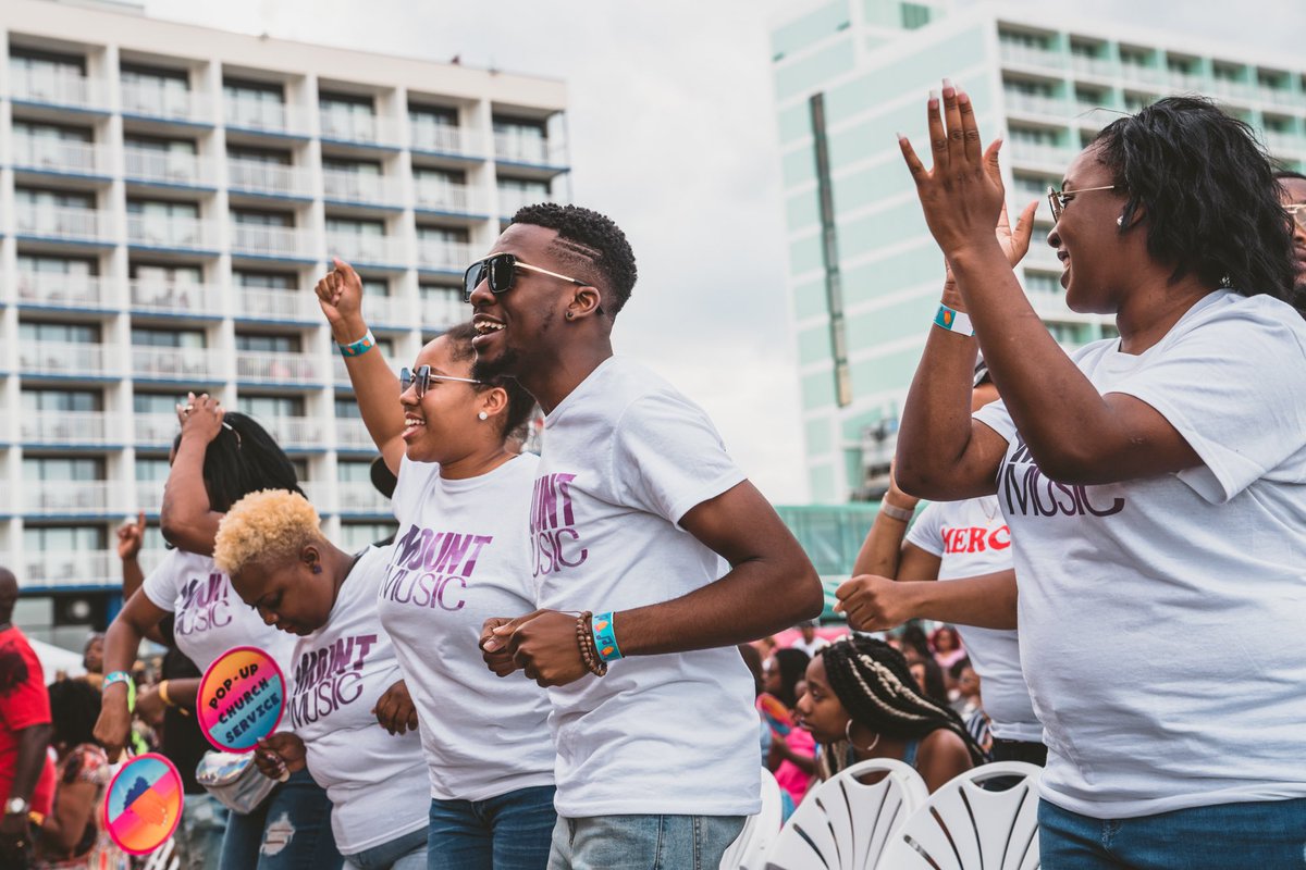 sitw's tweet photo. We took it to CHURCH. Thank you for joining us, VB! 🙌🏾🙏🏾 #SITWfest https://t.co/4eKtPJYGtT